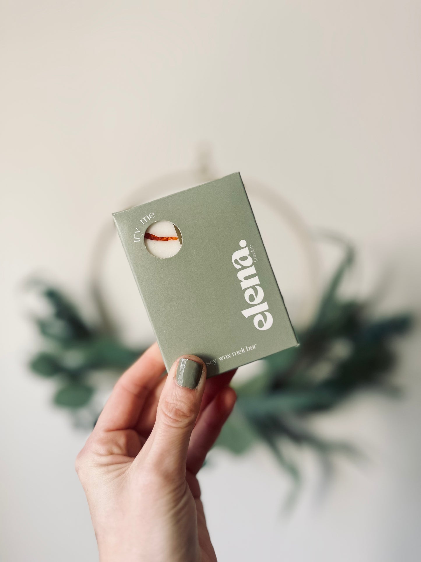 ceramic white wax melt burner + two soy melt bars