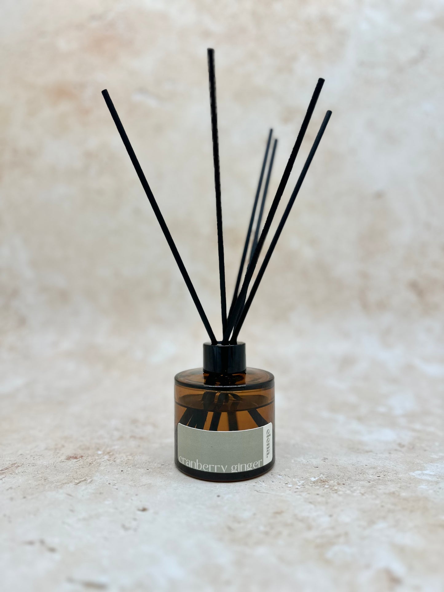 ceramic oval burner + the winter discovery box + reed diffuser 100ml