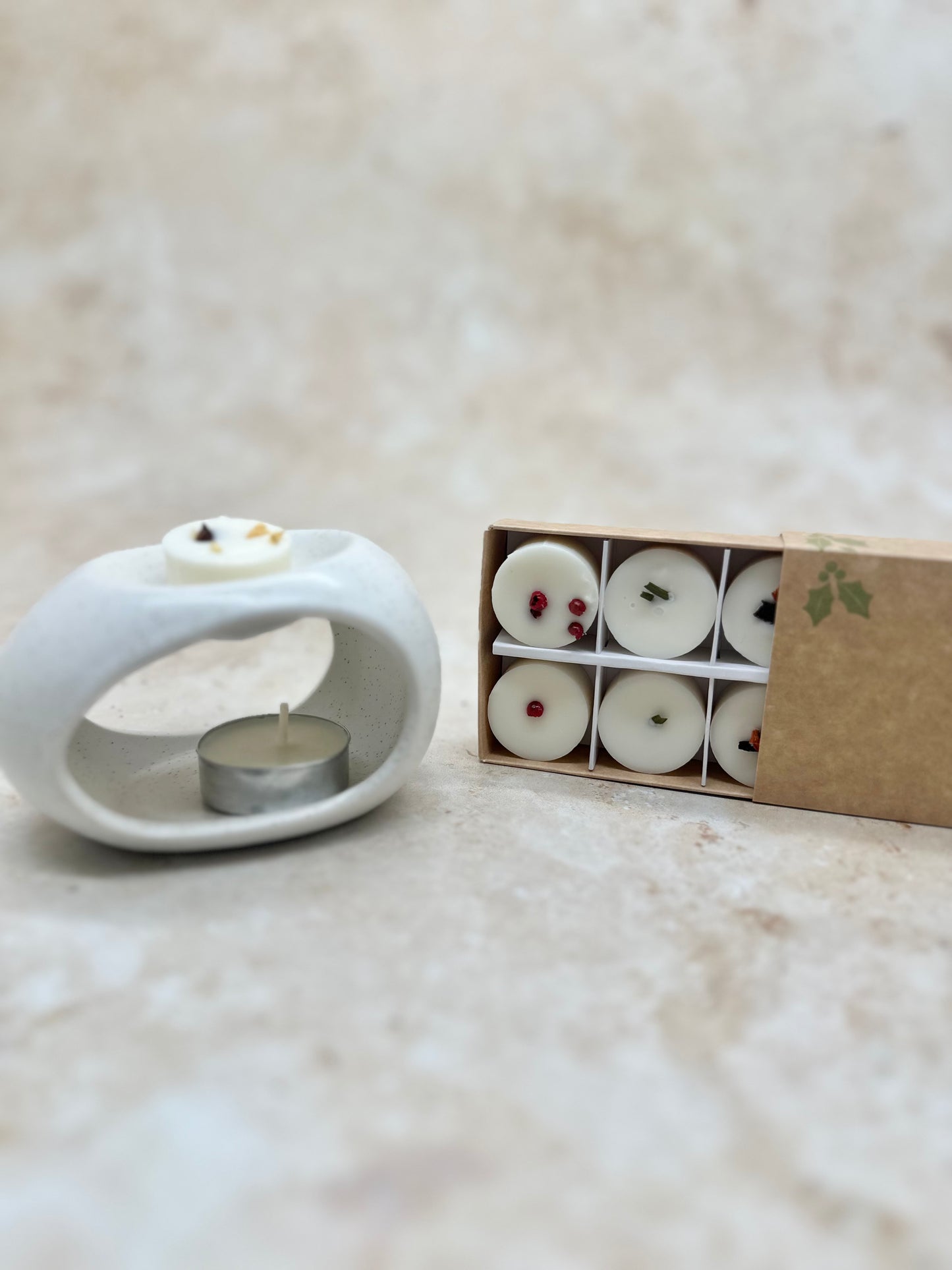 ceramic oval burner + the elena discovery box & the room + linen spray 250ml