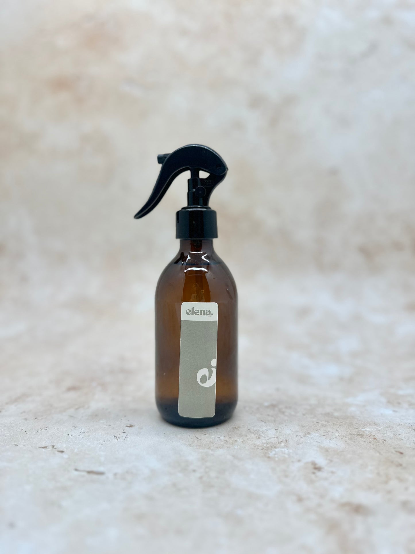 ceramic oval burner + the winter discovery box + the room + linen spray 250ml